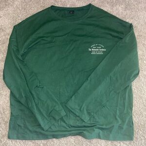 Green oversized long sleeve, lightweight material
